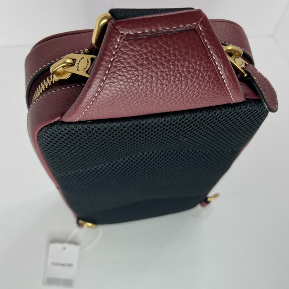 Coach crossbody pack - Picture 3 of 6